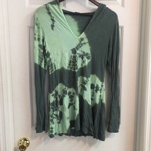 Hooded tie-dyed top